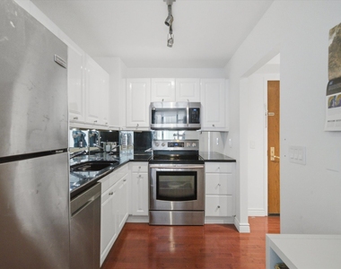 401 E Ontario Street - Photo Thumbnail 10