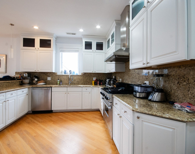 3504 N Fremont Street - Photo Thumbnail 8