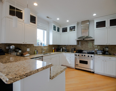 3504 N Fremont Street - Photo Thumbnail 3