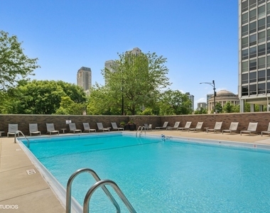 2800 N Lake Shore Drive - Photo Thumbnail 23