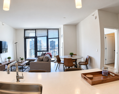 637 N Wells Street - Photo Thumbnail 8