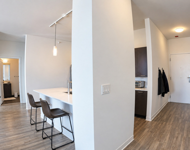637 N Wells Street - Photo Thumbnail 9