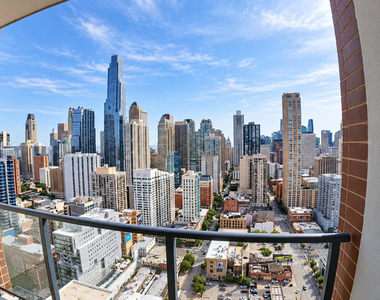 637 N Wells Street - Photo Thumbnail 2