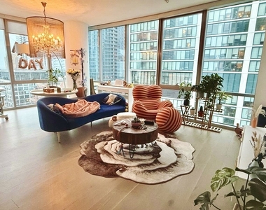 1201 S Prairie Avenue - Photo Thumbnail 1