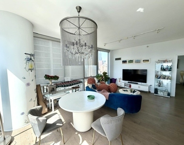 1201 S Prairie Avenue - Photo Thumbnail 2