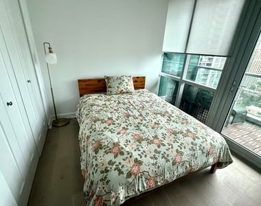 1201 S Prairie Avenue - Photo Thumbnail 4