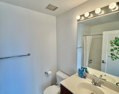 1201 S Prairie Avenue - Photo Thumbnail 9