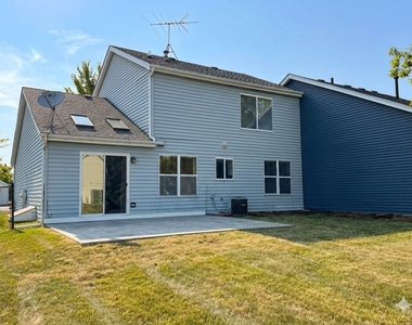 800 Stanford Lane - Photo Thumbnail 5