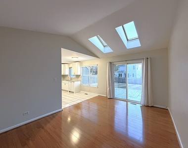 800 Stanford Lane - Photo Thumbnail 3