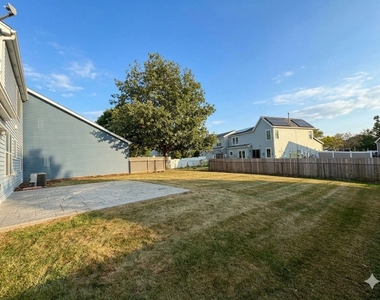 800 Stanford Lane - Photo Thumbnail 6