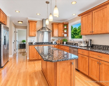 6201 Sleepy Hollow Lane - Photo Thumbnail 6
