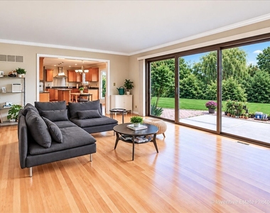 6201 Sleepy Hollow Lane - Photo Thumbnail 8