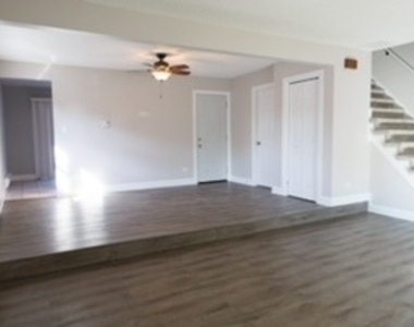 515 Eichler Drive - Photo Thumbnail 4