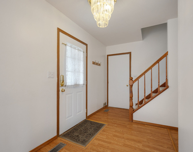 1127 Ashbrook Drive - Photo Thumbnail 2