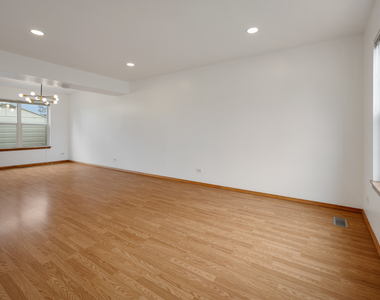 1127 Ashbrook Drive - Photo Thumbnail 4
