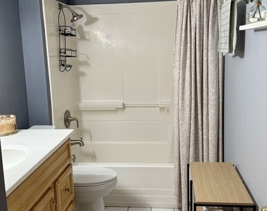5121 S New England Avenue - Photo Thumbnail 7