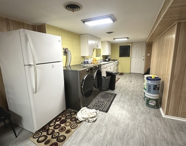 5541 W Roscoe Street - Photo Thumbnail 2