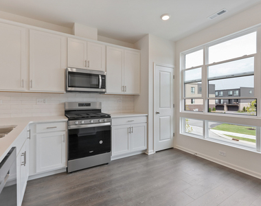1289 Lakepointe Drive - Photo Thumbnail 2