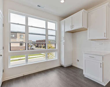 1289 Lakepointe Drive - Photo Thumbnail 14