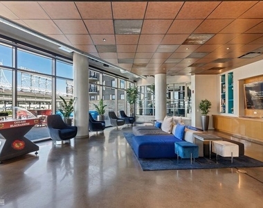 1025 W Addison Street - Photo Thumbnail 11