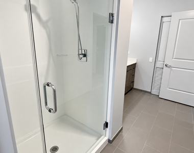 1025 W Addison Street - Photo Thumbnail 6
