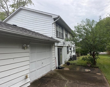 15726 Avalon Avenue - Photo Thumbnail 4