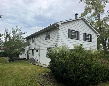 15726 Avalon Avenue - Photo Thumbnail 5