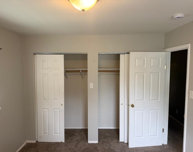 15726 Avalon Avenue - Photo Thumbnail 13