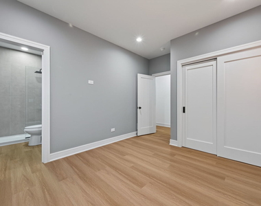 2327 S Homan Avenue - Photo Thumbnail 6