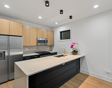 2327 S Homan Avenue - Photo Thumbnail 4