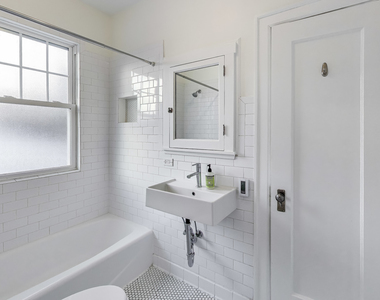 1628 Wesley Avenue - Photo Thumbnail 7