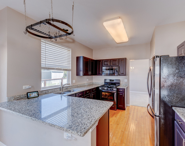 1810 Van Dyke Lane - Photo Thumbnail 4