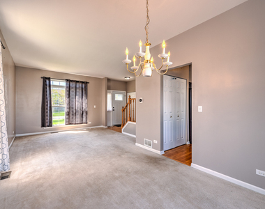 1810 Van Dyke Lane - Photo Thumbnail 2