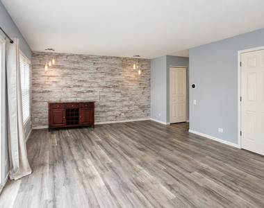 700 Savannah Lane - Photo Thumbnail 1