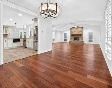 800 Ridgemoor Drive W - Photo Thumbnail 5