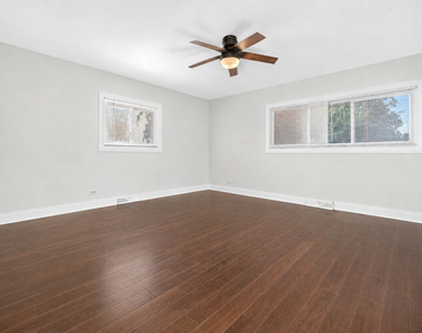 800 Ridgemoor Drive W - Photo Thumbnail 10