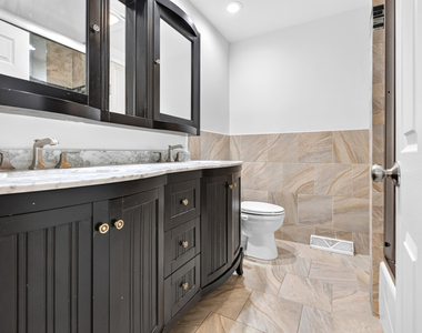 800 Ridgemoor Drive W - Photo Thumbnail 12