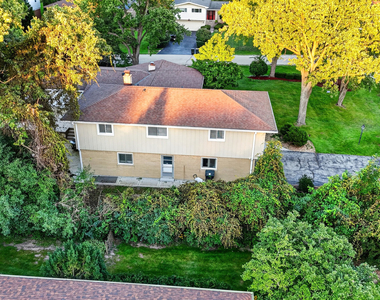 800 Ridgemoor Drive W - Photo Thumbnail 26