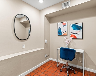 1202 Hawthorne Street - Photo Thumbnail 12