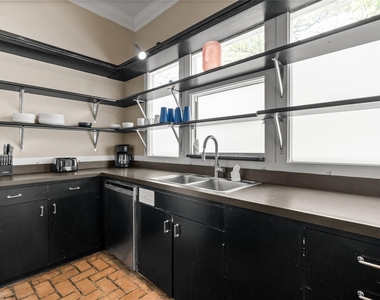 1202 Hawthorne Street - Photo Thumbnail 8