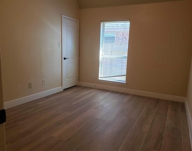 5927 Bristol Path Lane - Photo Thumbnail 17