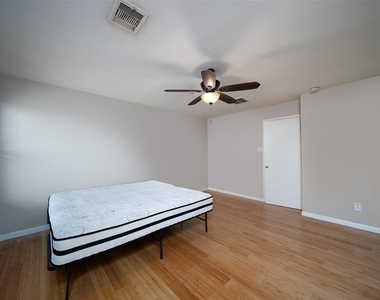 4211 Wayside Stream Lane - Photo Thumbnail 17