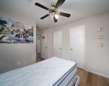 4211 Wayside Stream Lane - Photo Thumbnail 9