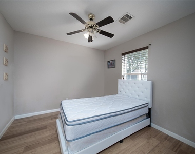 4211 Wayside Stream Lane - Photo Thumbnail 8
