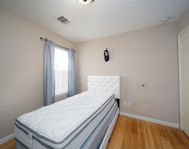 4211 Wayside Stream Lane - Photo Thumbnail 7