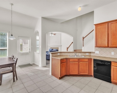 1511 Palisade Green Drive - Photo Thumbnail 9