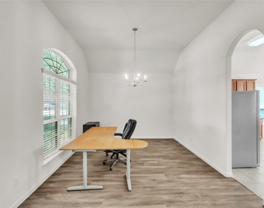 1511 Palisade Green Drive - Photo Thumbnail 5