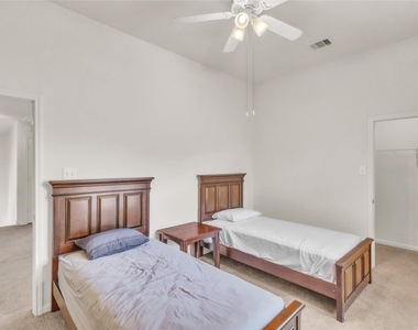 1511 Palisade Green Drive - Photo Thumbnail 31