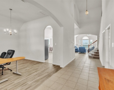 1511 Palisade Green Drive - Photo Thumbnail 4