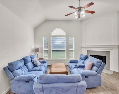 1511 Palisade Green Drive - Photo Thumbnail 13